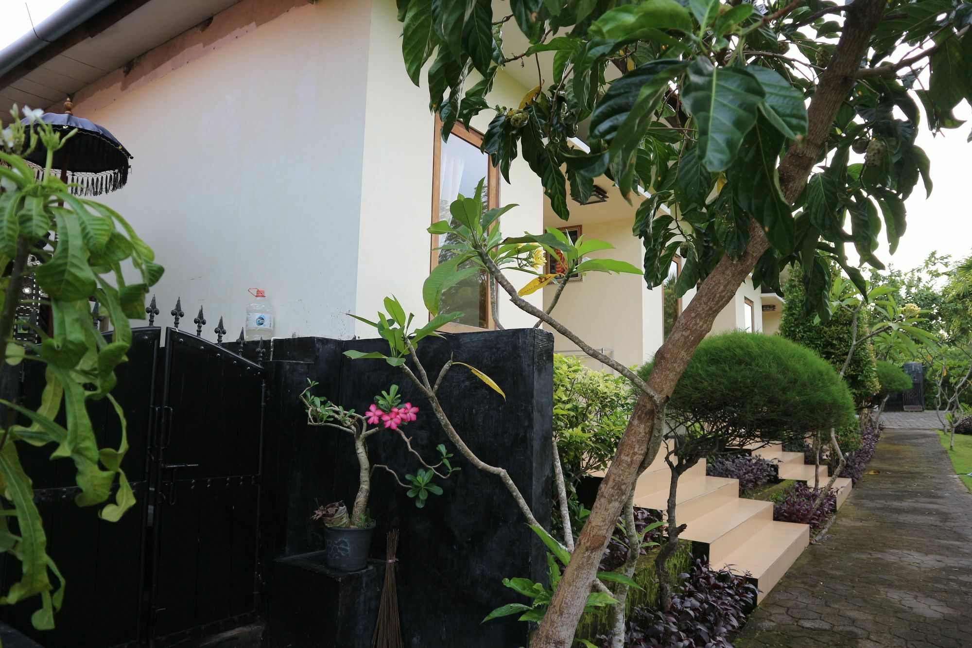 Bhujangga'S Village Near Pantai Uluwatu Redpartner Екстериор снимка